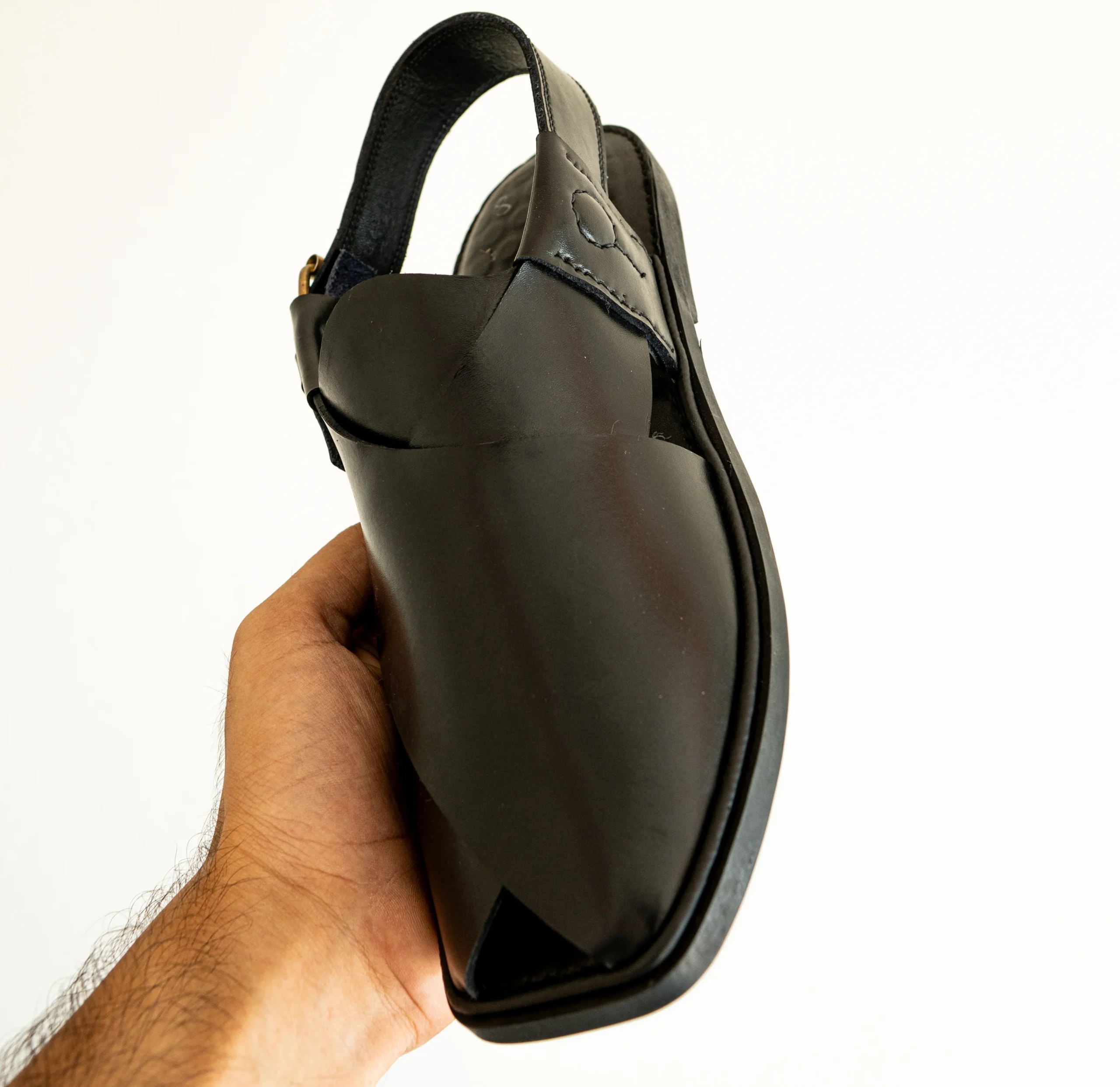 Black Handmade Charsadda Gol T Chappal – Plain Leather