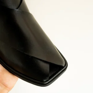 Black Handmade Charsadda Gol T Chappal – Plain Leather