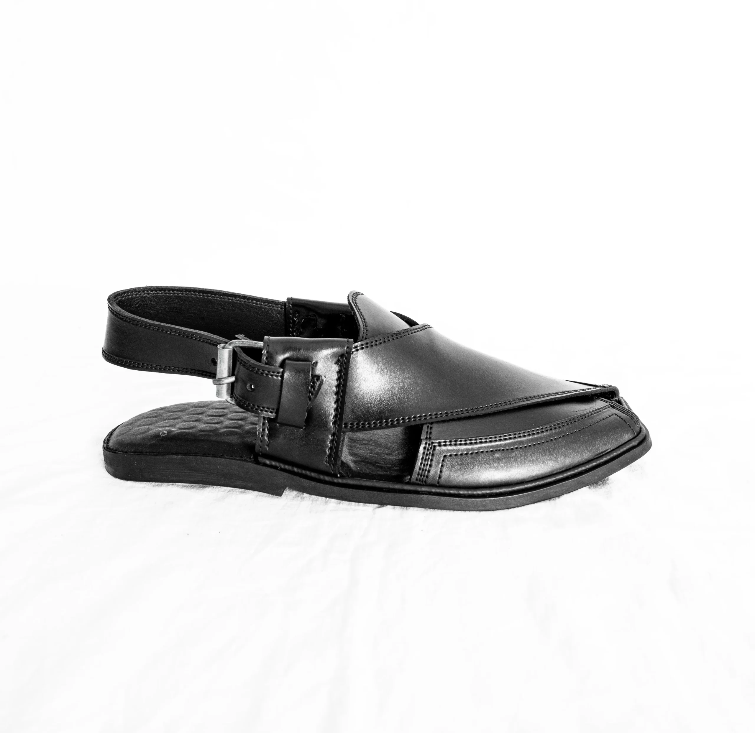 Black Charsadda Gol T Peshawari Chappal – Handmade Leather